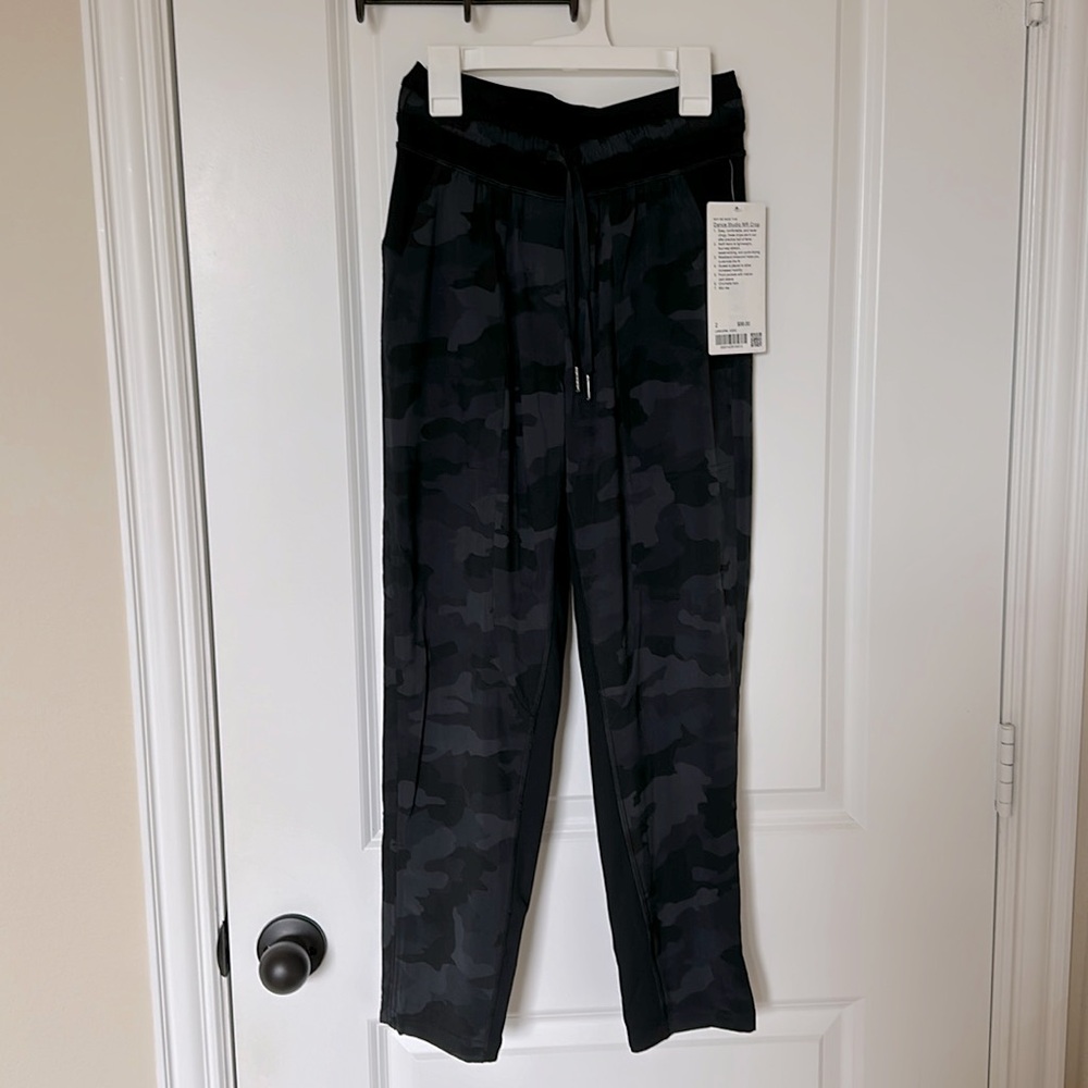 BRAND NEW Lululemon Dance Studio MR Crop Pants Size 2